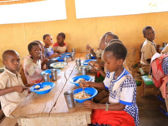 FELICITER ET ACCOMPAGNER LES ACTEURS DES RESTAURATIONS SCOLAIRES DANS LA REGION DU BERE